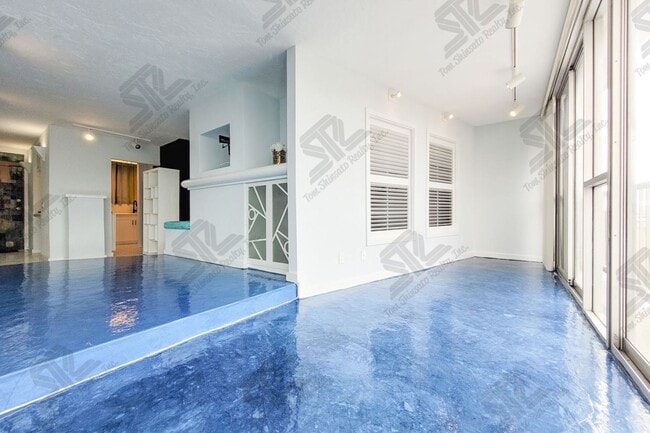 Building Photo - 1BR / 1Bath / 1Pkg Condo Rental at Hale Luana!