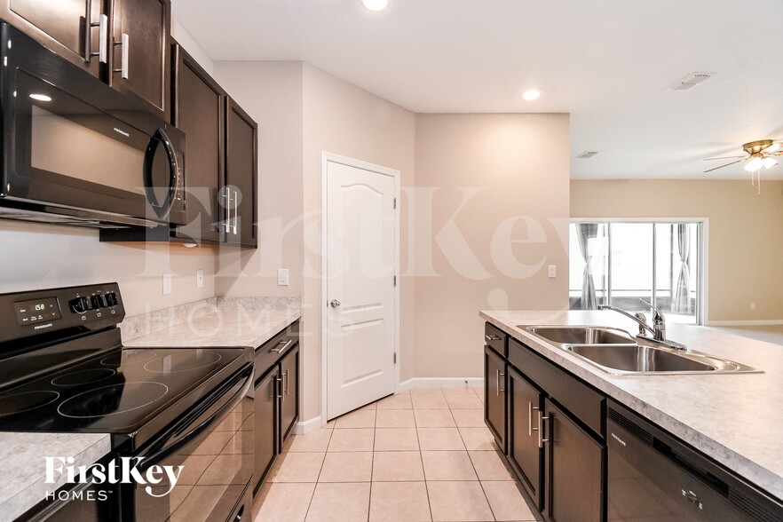 Building Photo - 10963 Haws Ln