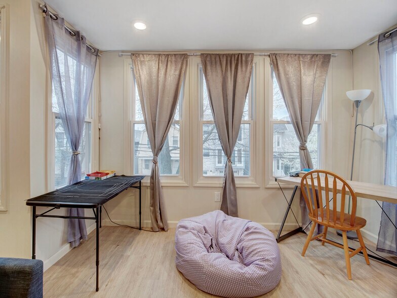 Building Photo - 140 Fabyan Pl