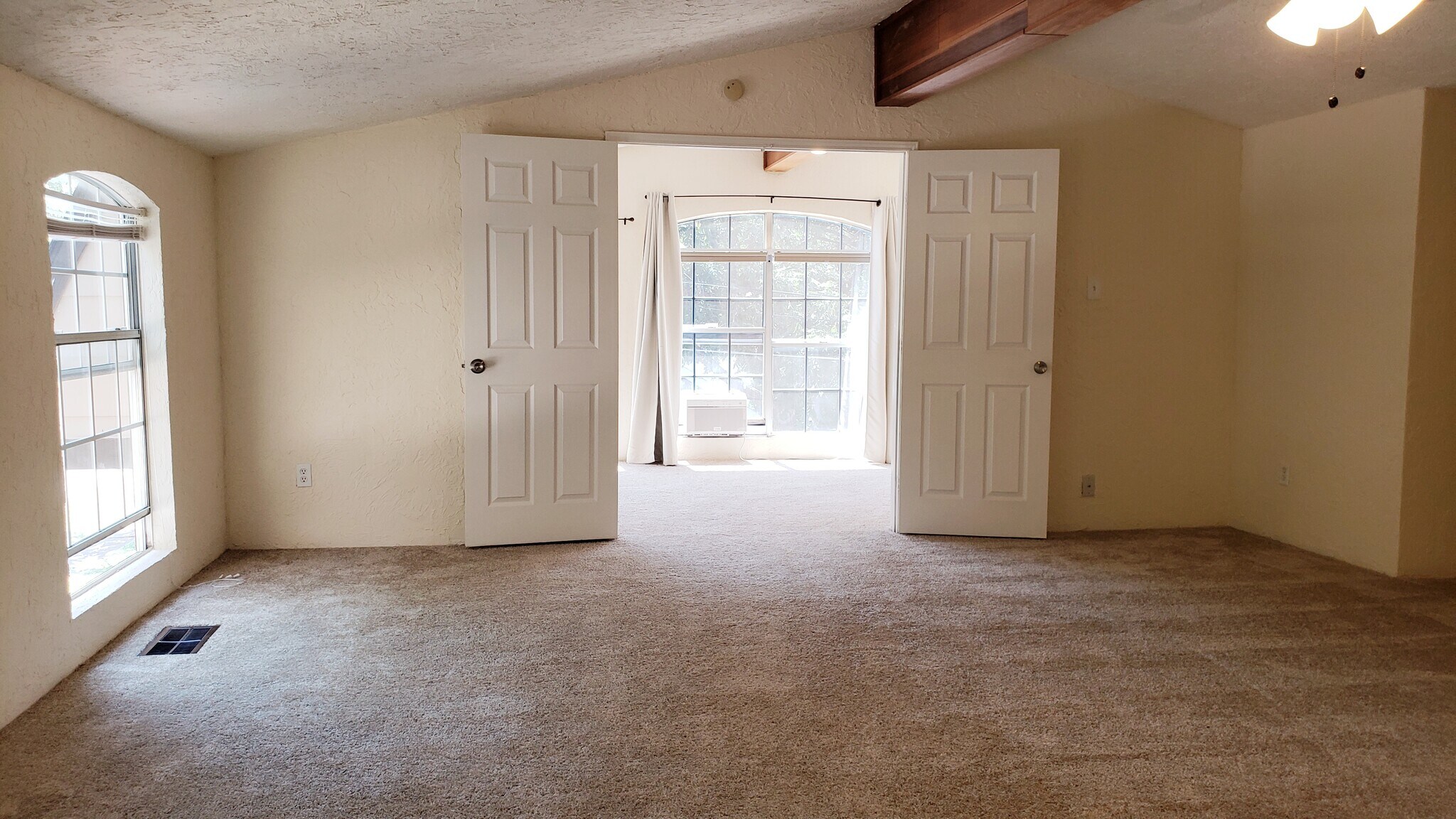 Building Photo - 409 Ridgeway St