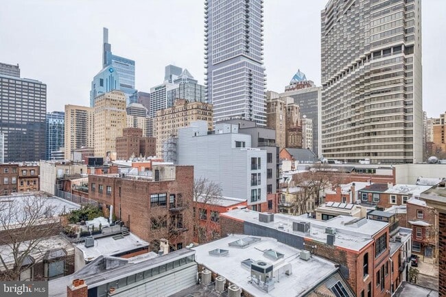 Building Photo - 2031 Locust St