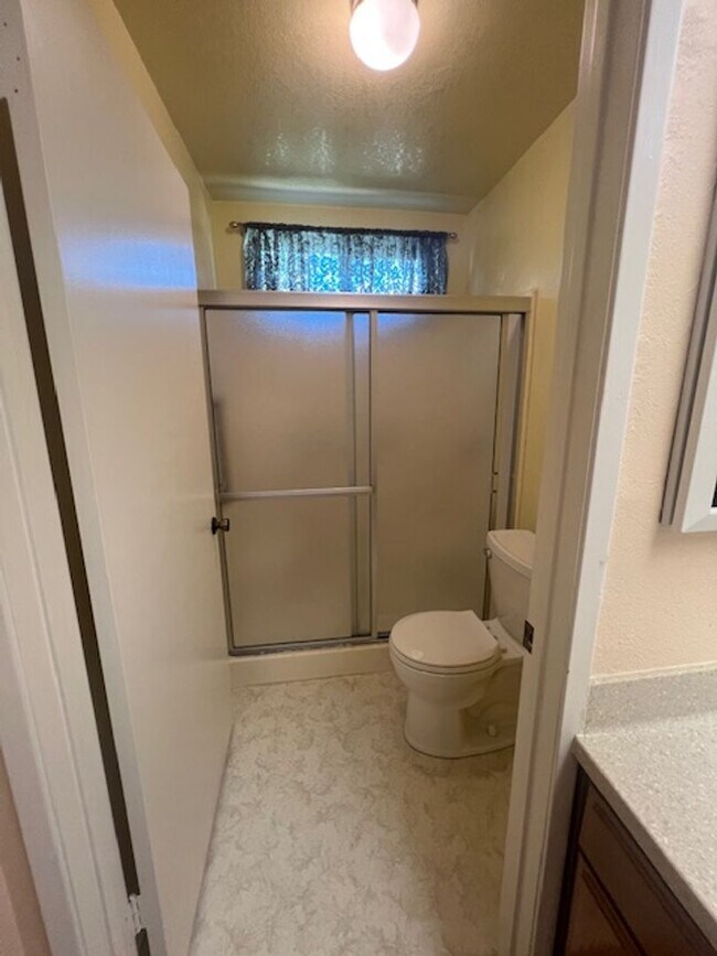 Building Photo - Beautiful 3 Bedroom, 2 Bathroom Sylmar Home! Ready for Move-In!