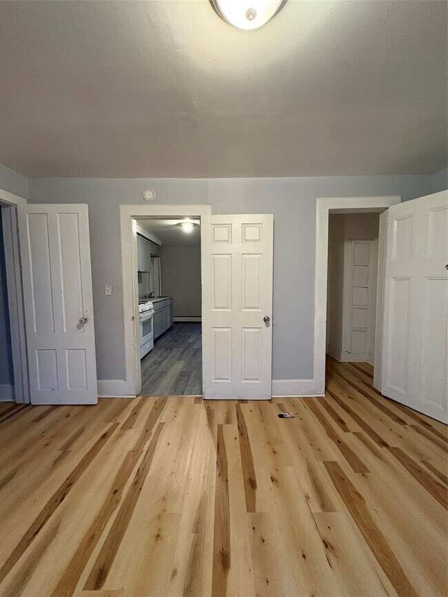 Building Photo - 519 E Main St