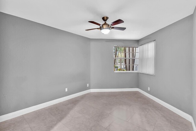 Building Photo - 2881 N Oakland Forest Dr