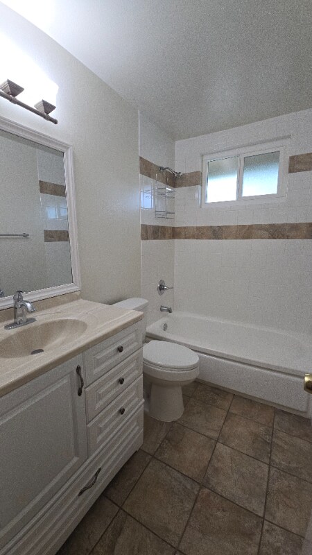 Building Photo - 553 E Lemon Ave