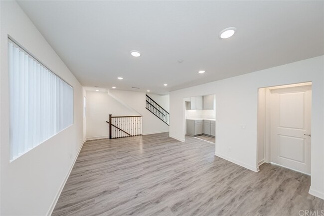 Building Photo - 9124 Huntington Dr