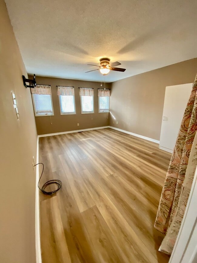 Building Photo - LOFT LIVING IN FAIRFIELD HARBOUR! Utilities Included