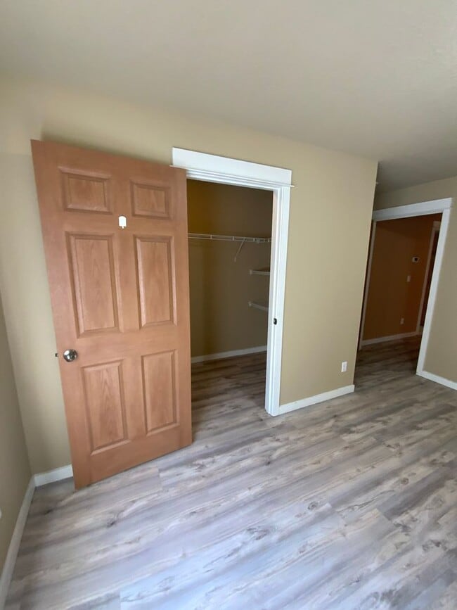 Building Photo - New Year Move-in Special! Modern 2B, 2Ba Condo in Exclusive Gated Community!