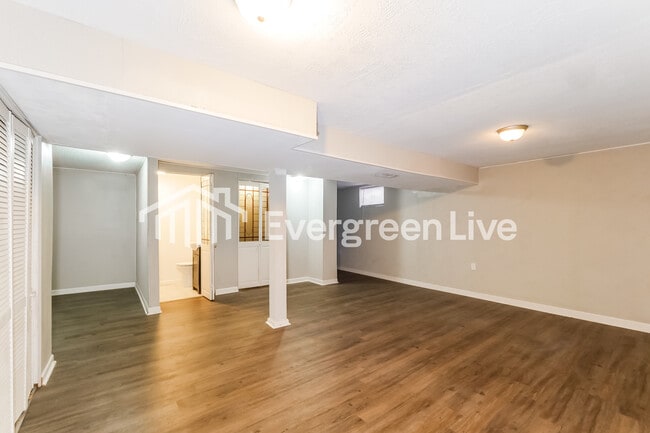 Building Photo - 1109 NE 9th St