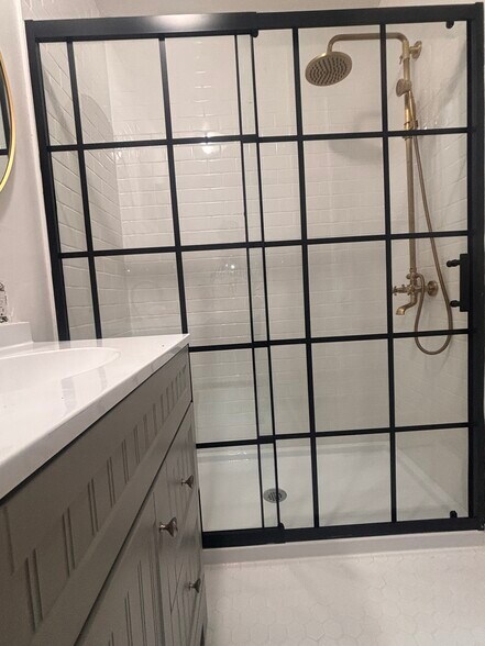 Building Photo - 3059 E 5th St