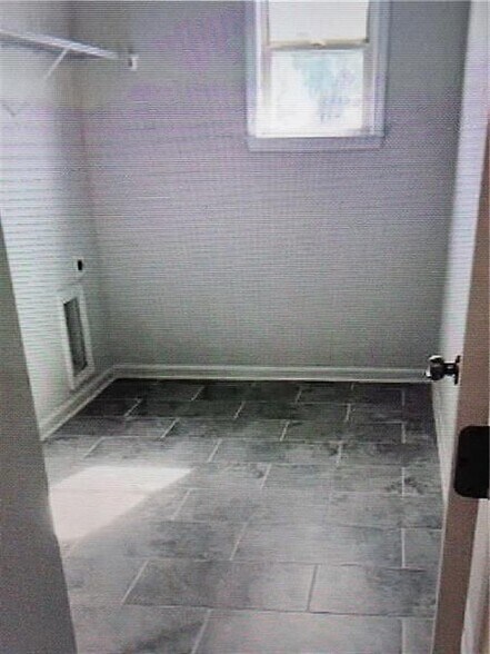 Building Photo - 112 Blue Iris Ct