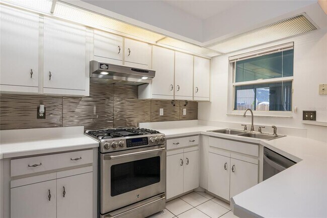 Building Photo - 923 Sand Crest Dr