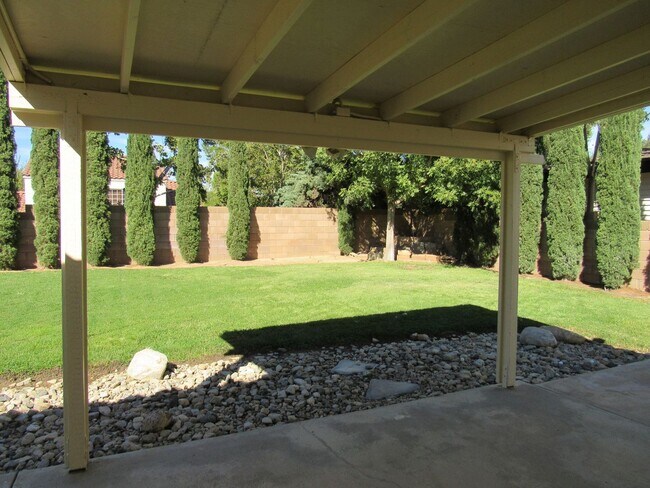 Building Photo - Quartz Hill Single Story Home (TENANT OCCUPIED - DO NOT DISTURB OCCUPANTS)