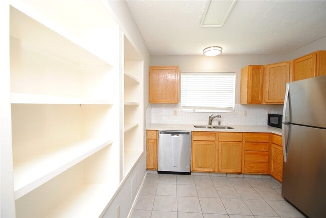 Building Photo - 3121 Trembling Creek Cir