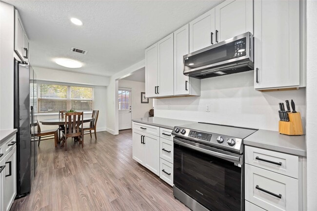 Building Photo - 22419 Deville Dr