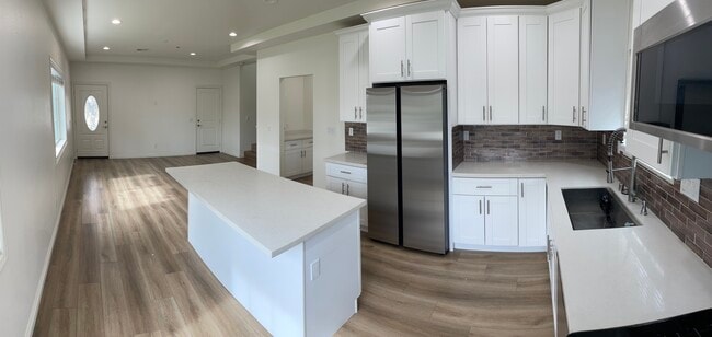 Building Photo - 25432 Park Ave