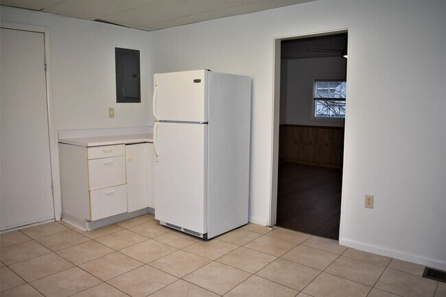 Building Photo - Newly updated 3 bedroom, 1 bathroom house....