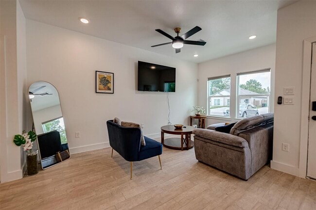 Building Photo - 5122 Southwind St