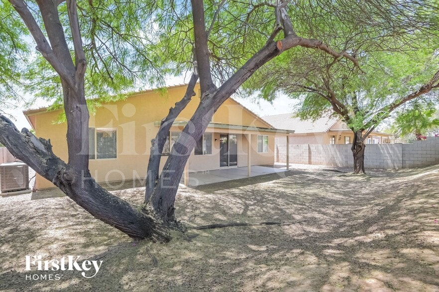 Building Photo - 5502 W Red Rock Ridge St