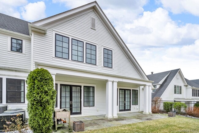 Building Photo - 21 Honeysuckle Ln