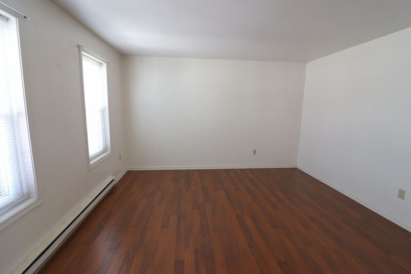 Building Photo - 40 Oriole Dr