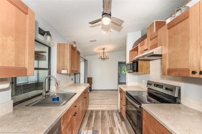 Building Photo - 11231 Euler Ave