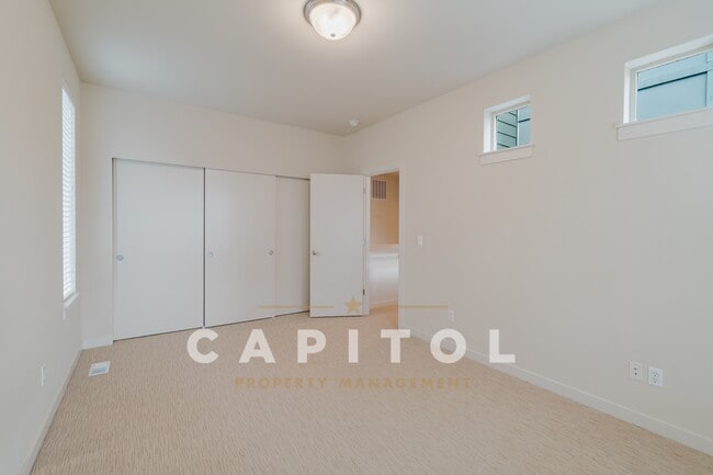 Building Photo - 3166 Vista Verde Ln SW