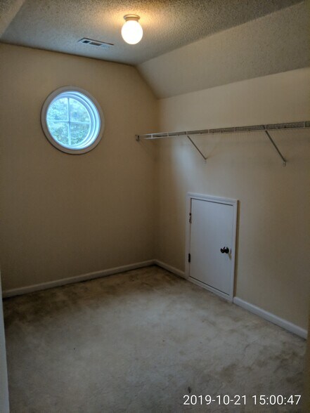 Master closet 2 - 3491 Tackett Rd