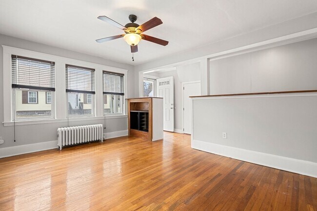 Building Photo - 9-11 Cross St