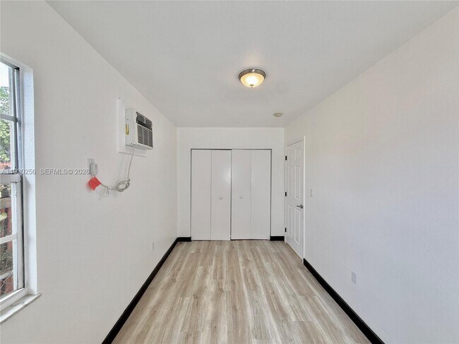 Building Photo - 1001 NW 23rd Ct