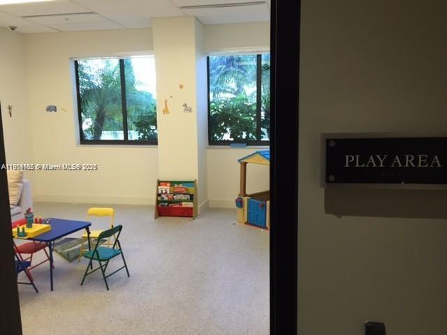 Building Photo - 999 SW 1st Ave