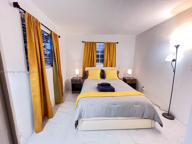 Building Photo - 200 SW 11th St