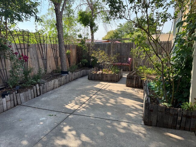 Building Photo - Nice 2 or 3 bedroom patio home in Taylor R...