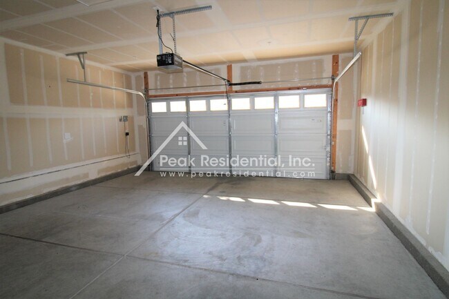 Building Photo - Newer South Sacramento Area 3bd/2.5ba Home