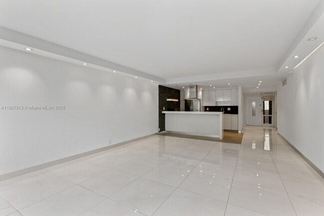 Building Photo - 181 Crandon Blvd