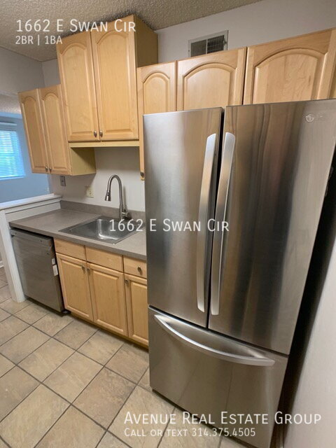 Building Photo - 1662 E Swan Cir