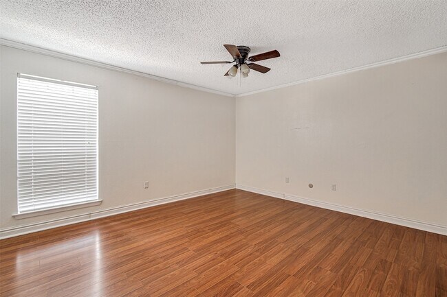 Building Photo - 601 St Charles Dr