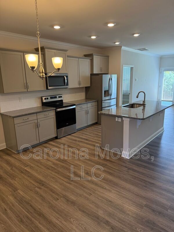Building Photo - 555 Yellow Fox Rd