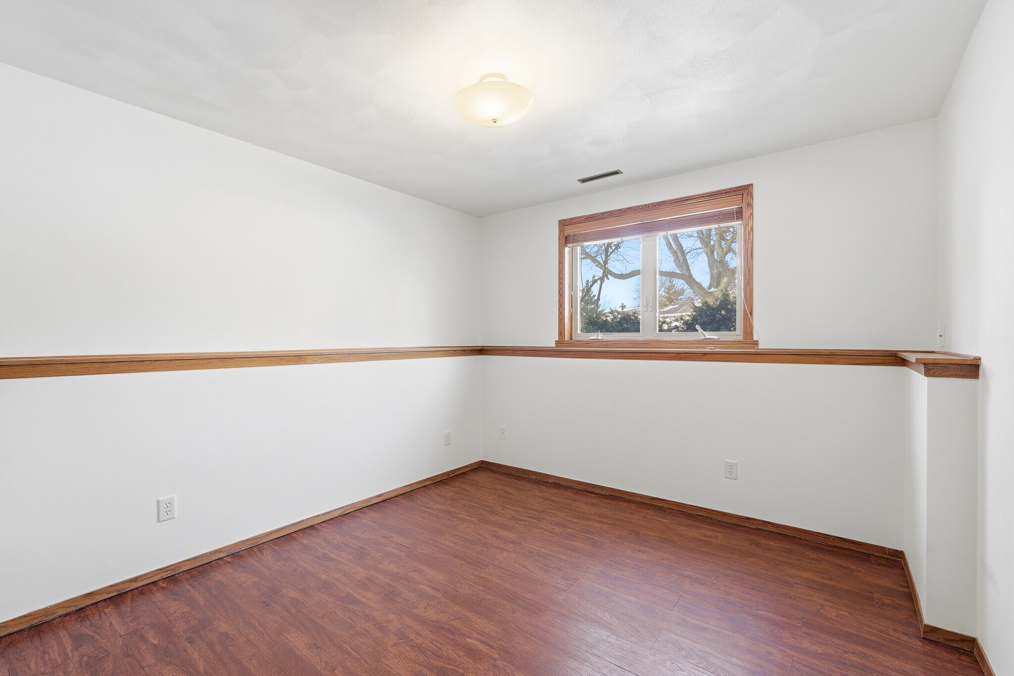 Building Photo - 809 W Ridgeview Dr