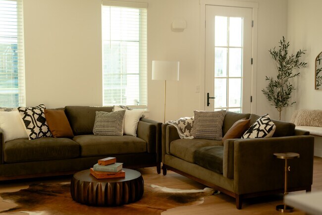 Building Photo - 1204 SW Franklin Dr