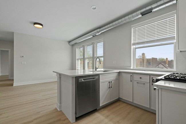 Building Photo - 432 S Maple Ave