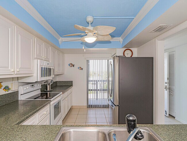 Building Photo - 4141 Ocean Dr