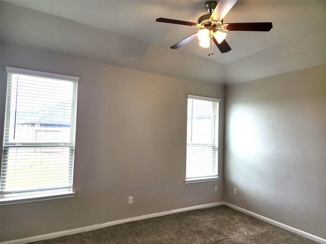 Building Photo - 8519 Golden Field Dr