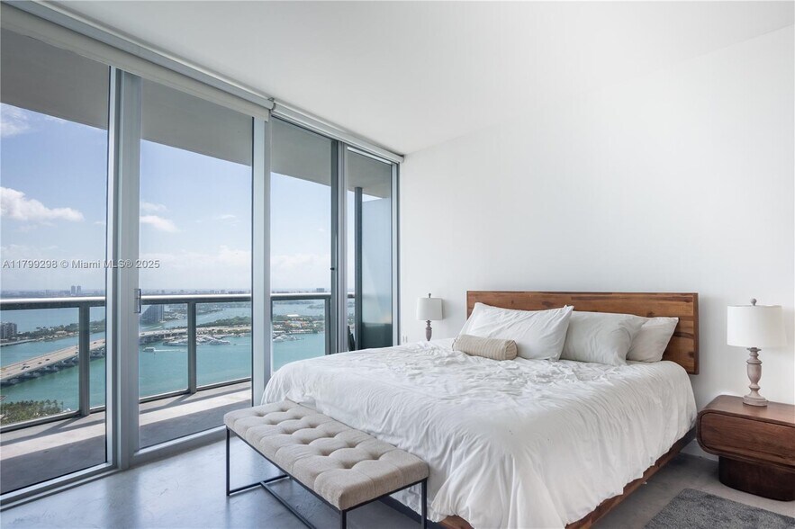 Building Photo - 888 Biscayne Blvd