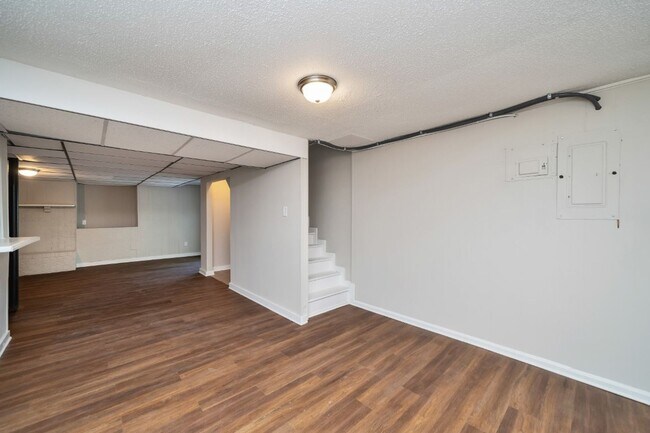 Building Photo - 1016 Ave G