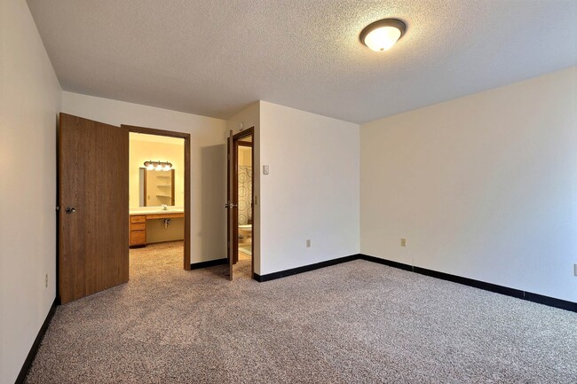 Fargo, ND Prairiewood Meadows | Bedroom - Prairiewood Meadows