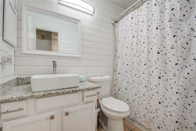 Building Photo - 5010 Village Springs Dr