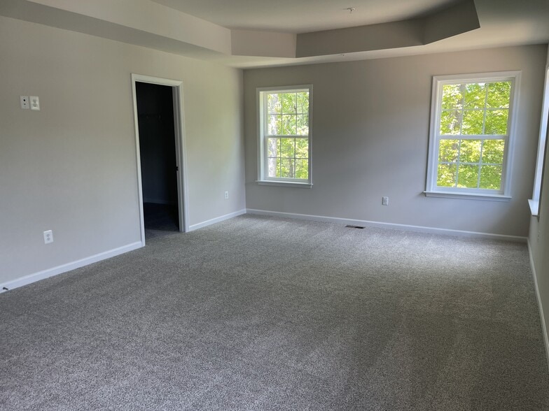 Master bedroom - 10910 Meridian Hill Way