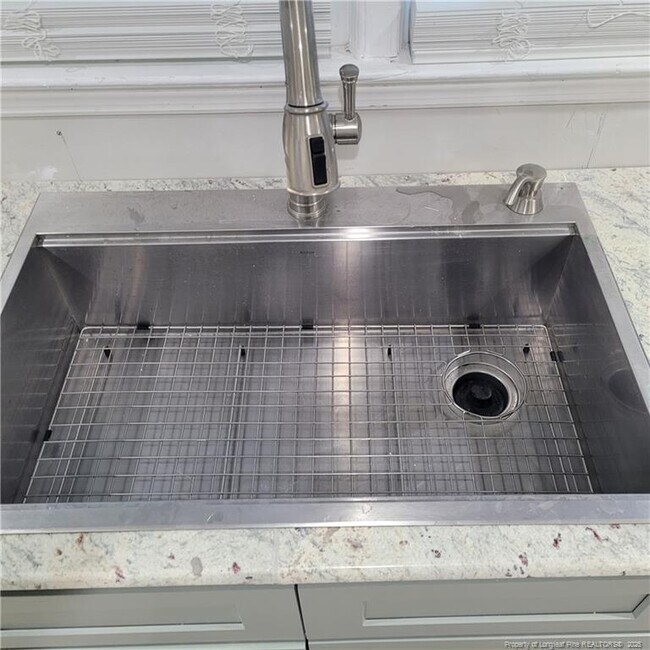 Building Photo - 1917 Catawba St