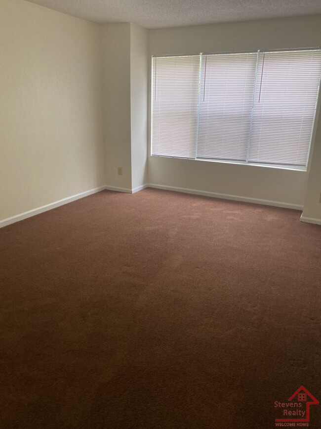 Building Photo - 430 Oriole Dr